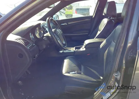 2013 Chrysler 300C Awd z USA, uszkodzony, nr VIN 2C3CCAKT4DH646536